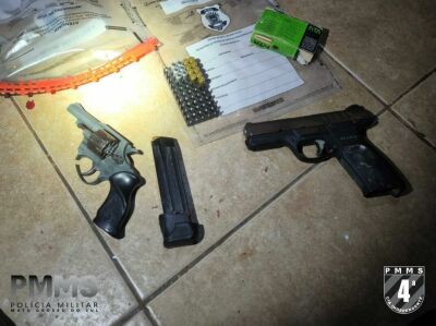 Imagem da notícia Confronto: Homem morre e outro fica em estado grave após troca de tiros com a PM em Chapadão do Sul